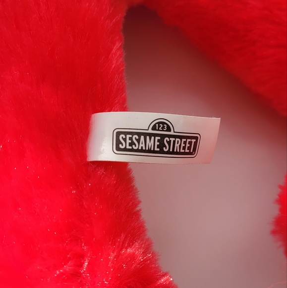 Elmo - Picture 3 of 3